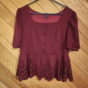 SHEIN Curve 0XL Clasi Plus Button Front Maroon Scallop Edge Laser Cut Peplum Top